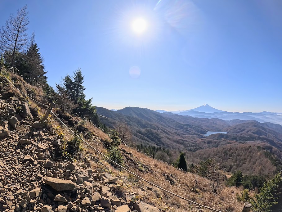 大菩薩嶺(福ちゃん荘から雷岩)