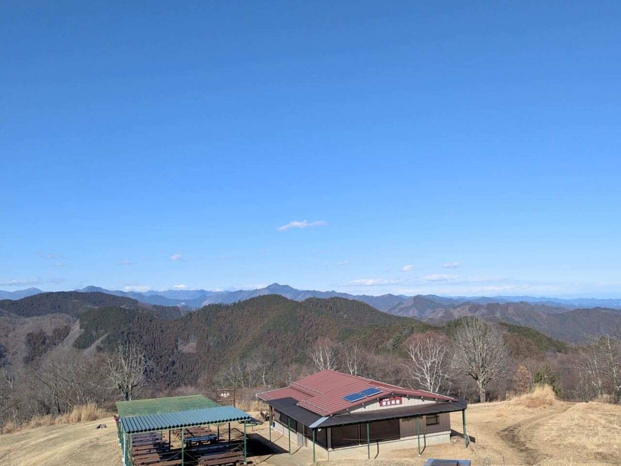 陣馬山山頂の景色(北側)