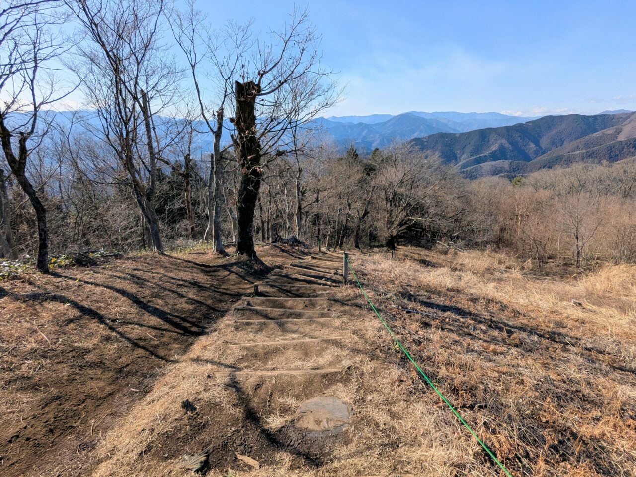 陣馬山(陣馬山山頂から陣馬登山口)