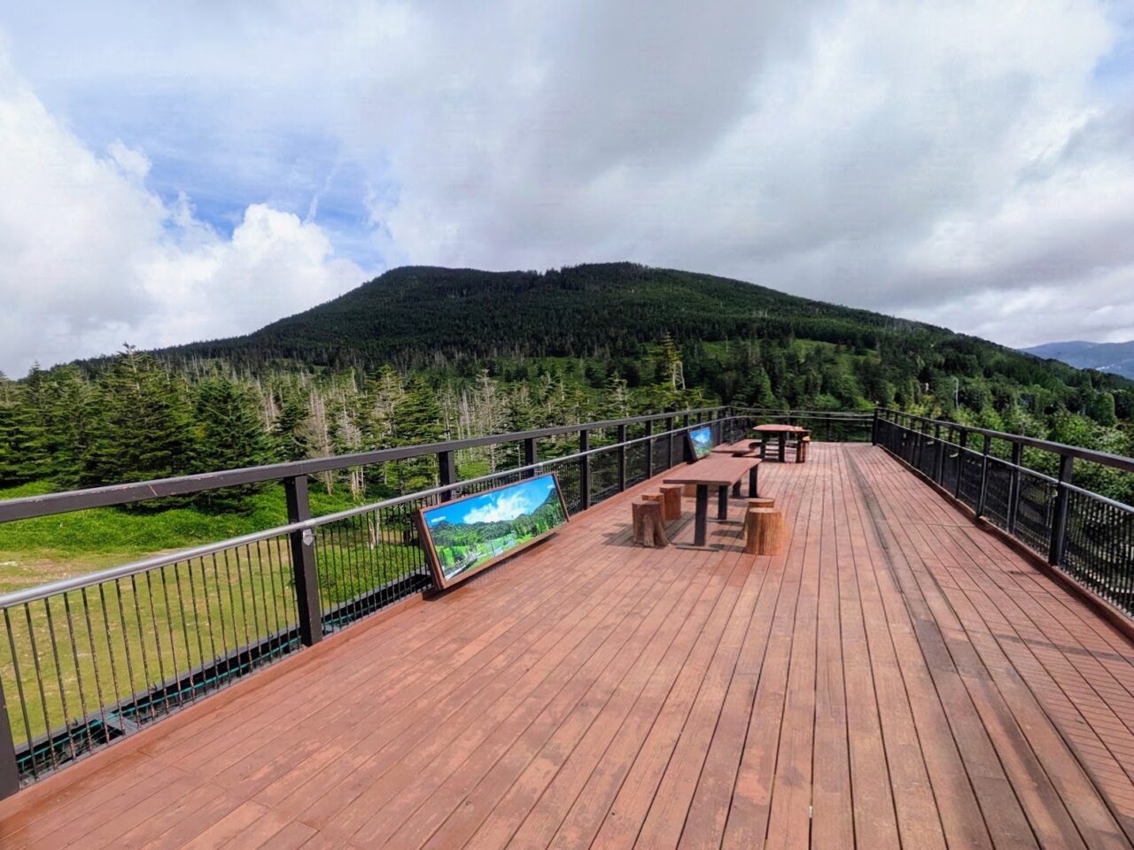 北八ヶ岳ロープウェイ山頂駅の展望デッキ