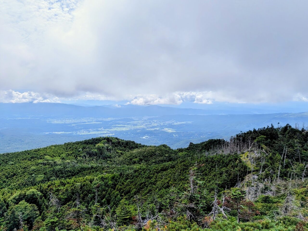 北横岳南峰からの眺望(中央アルプス方面)