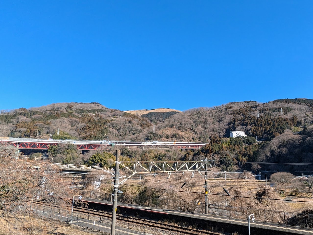 谷峨駅から見る大野山
